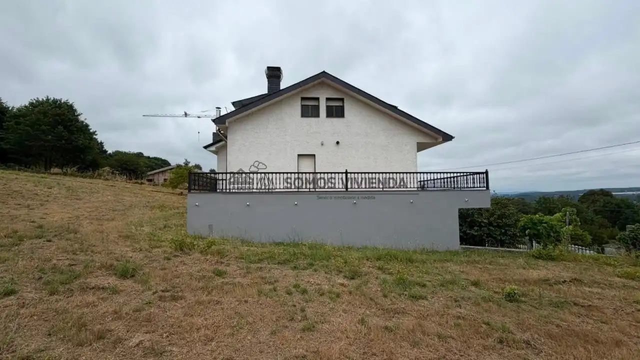 Vista exterior de Casa o xalet en venda en O Pereiro de Aguiar  amb Calefacció, Jardí privat i Terrassa