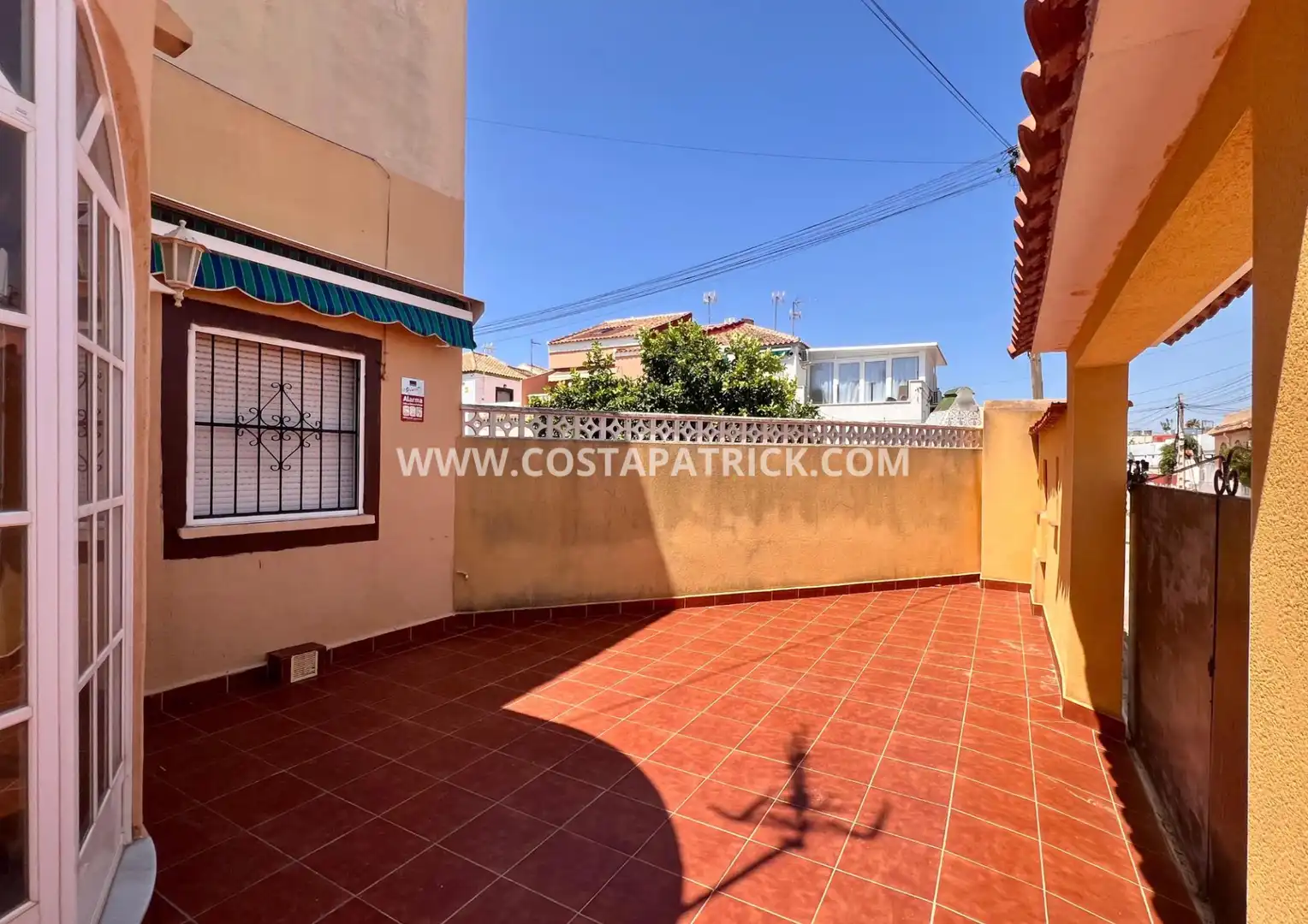 Vista exterior de Casa adosada en venta en Los Alcázares con Amueblado y Lavadora