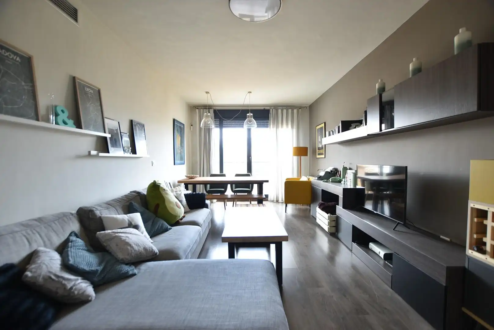 Living room of Flat for rent in Granada  with Air Conditioner, Heating and Furnished