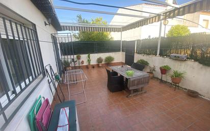 Terrassa de Casa adosada en venda en Coria del Río amb Jardí privat, Terrassa i Piscina comunitària
