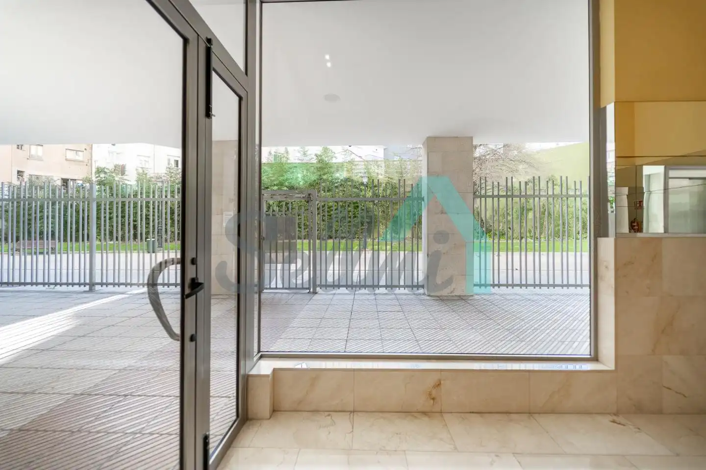 Vista exterior de Ático en venta en Oviedo  con Calefacción, Parquet y Terraza