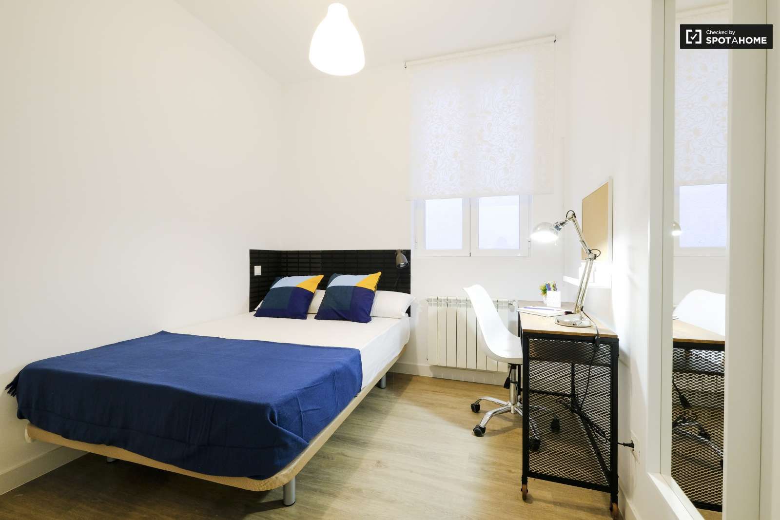 Bedroom of Flat to share in  Madrid Capital  with Air Conditioner, Heating and Terrace