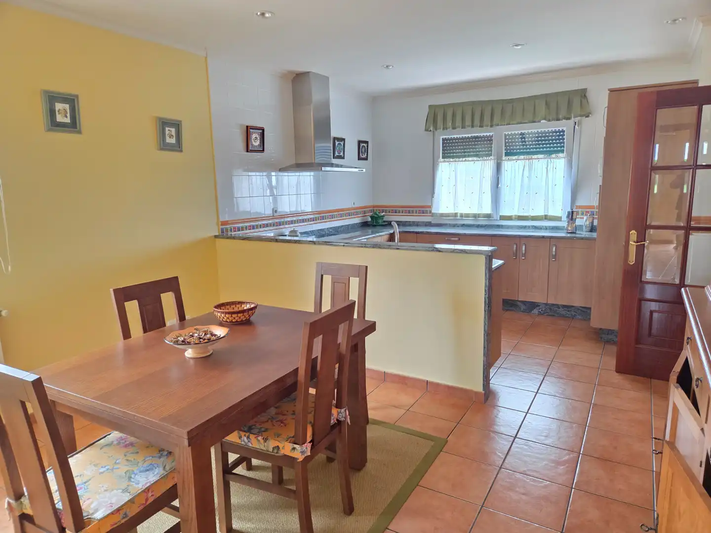 Cocina de Casa o chalet en venta en Ribeira con Trastero y Amueblado