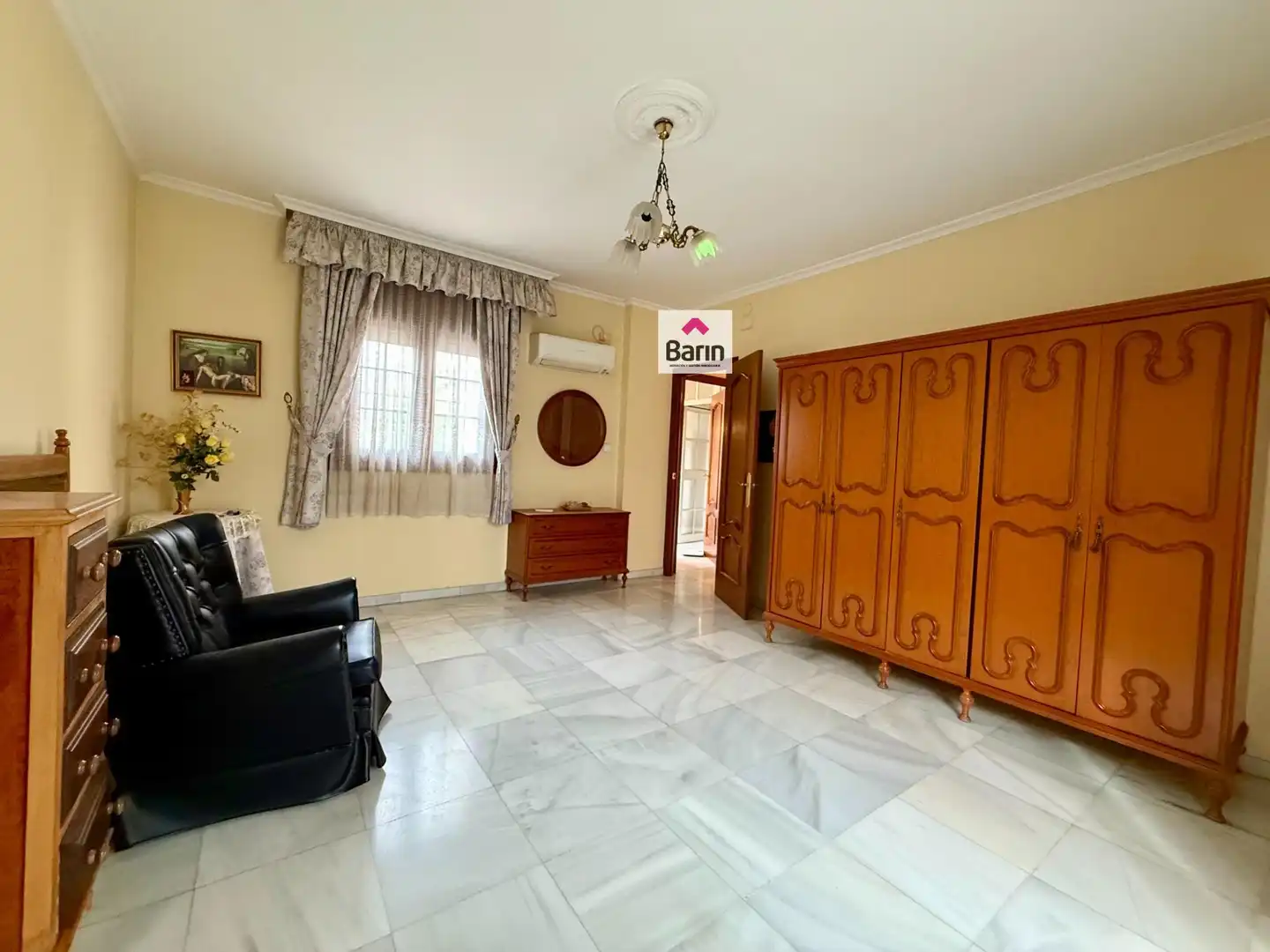 Sala d'estar de Casa o xalet en venda en Córdoba amb Jardí privat, Terrassa i Traster