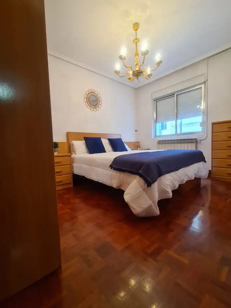 Bedroom of Flat for sale in Burgos