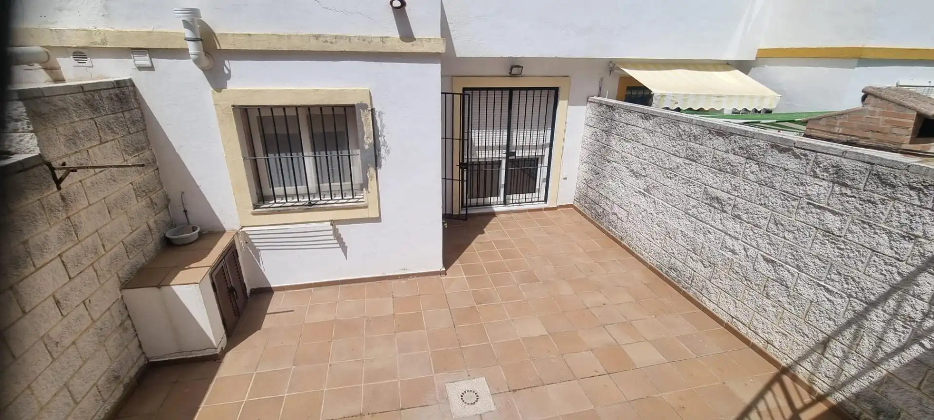 Terraza de Casa adosada en venta en Algeciras con Piscina comunitaria