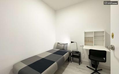 Bedroom of Flat to share in  Barcelona Capital  with Air Conditioner, Heating and Terrace