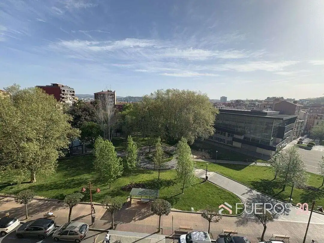 Piso con ascensor en venta en Bagatza - San Vicente, imagen 15
