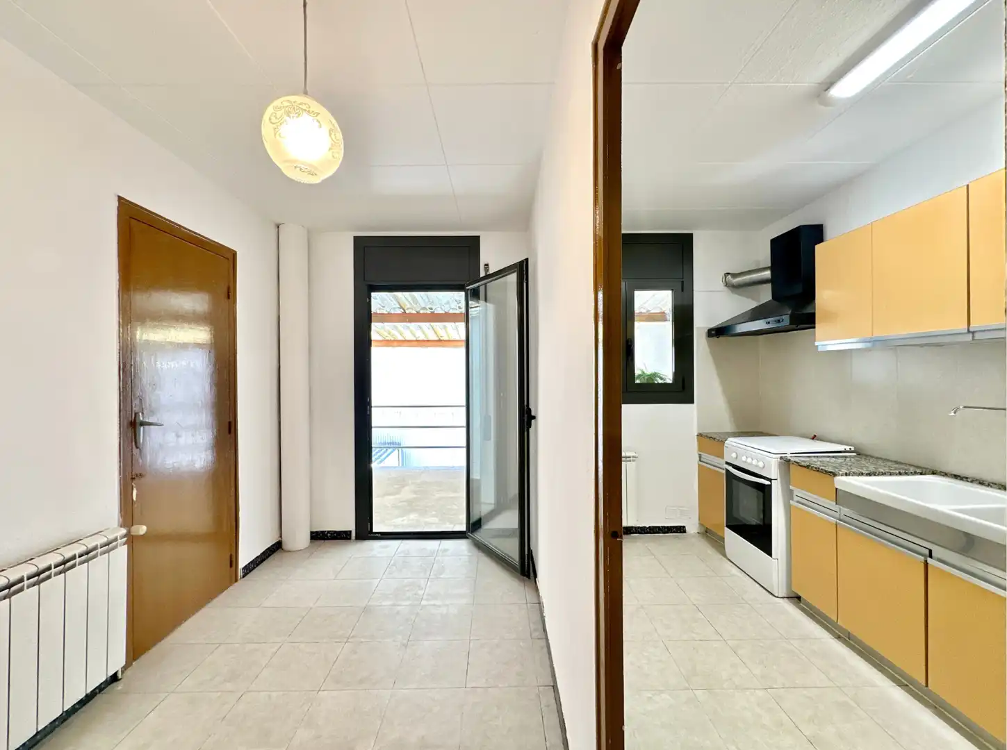 Cocina de Casa adosada en venta en Manlleu con Aire acondicionado, Jardín privado y Terraza