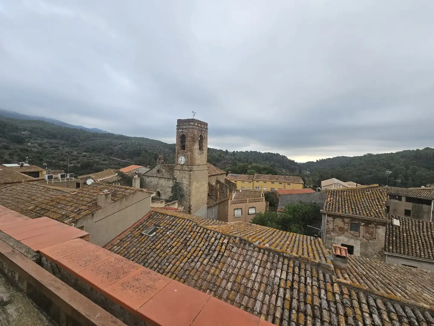Vista exterior de Casa adosada en venda en Duesaigües amb Terrassa i Balcó