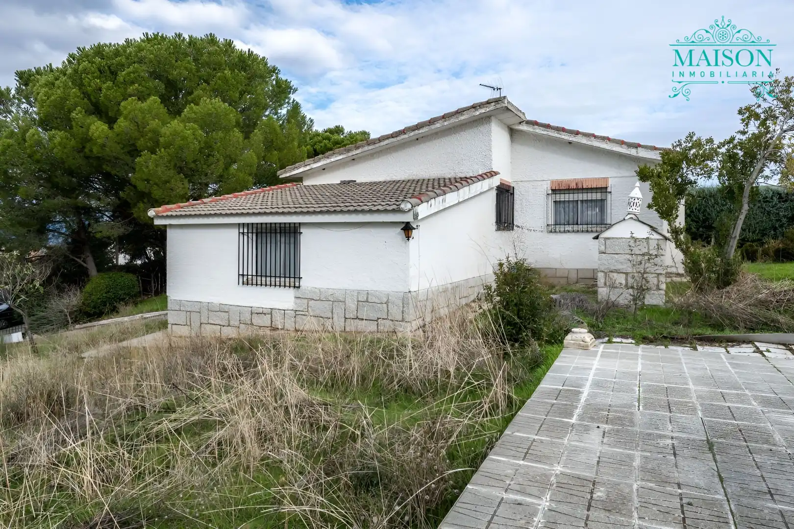 Vista exterior de Casa o xalet en venda en El Casar amb Calefacció, Jardí privat i Piscina