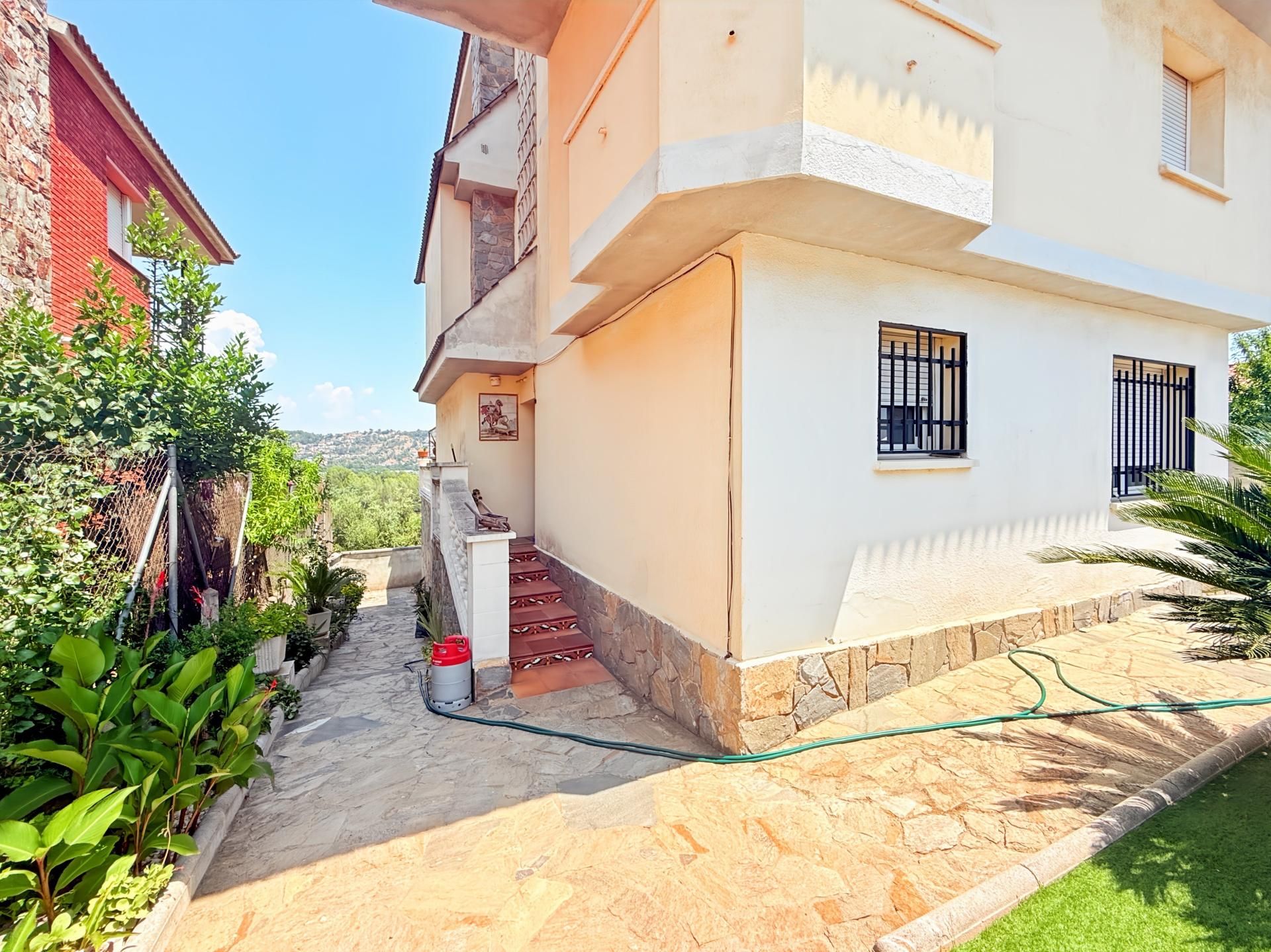 Exterior view of House or chalet for sale in Abrera  with Air Conditioner and Terrace