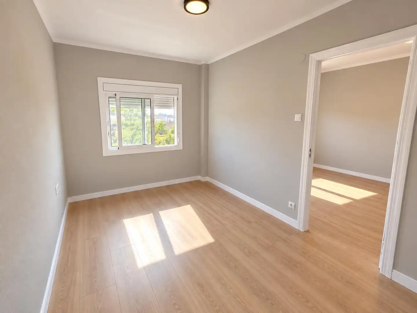 Bedroom of Flat for sale in L'Hospitalet de Llobregat  with Parquet flooring, Balcony and Alarm