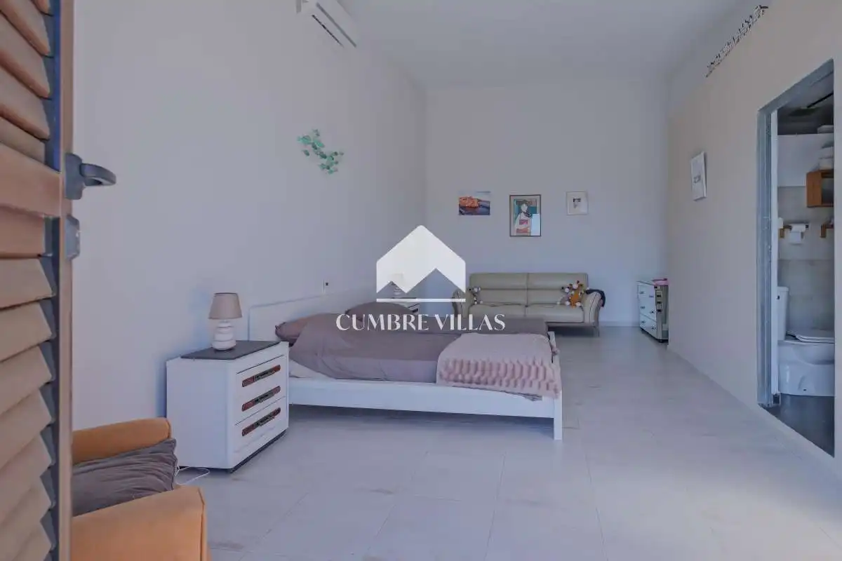 Sala d'estar de Casa o xalet en venda en Almuñécar amb Terrassa, Traster i Moblat