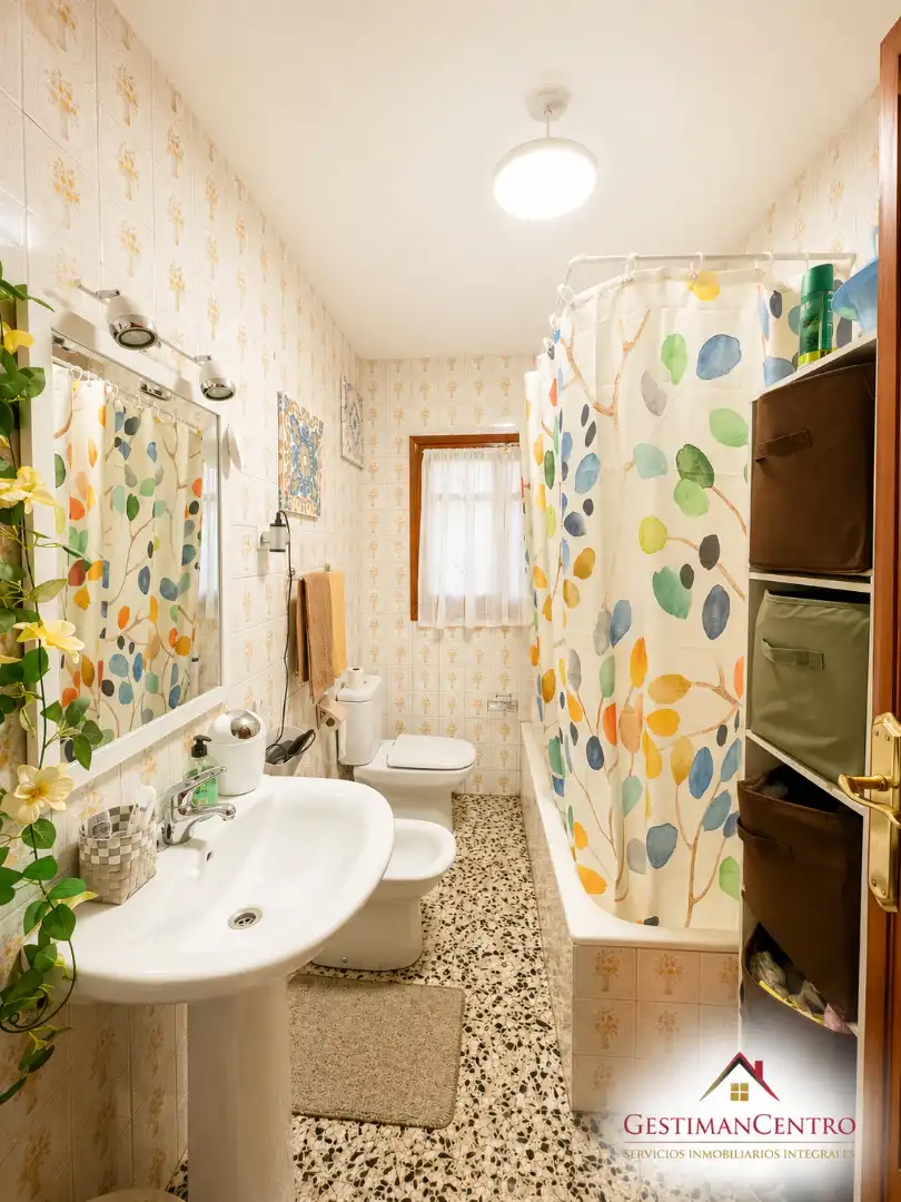 Badezimmer von Wohnung zum Verkauf in Tomelloso mit Möbliert und Balkon
