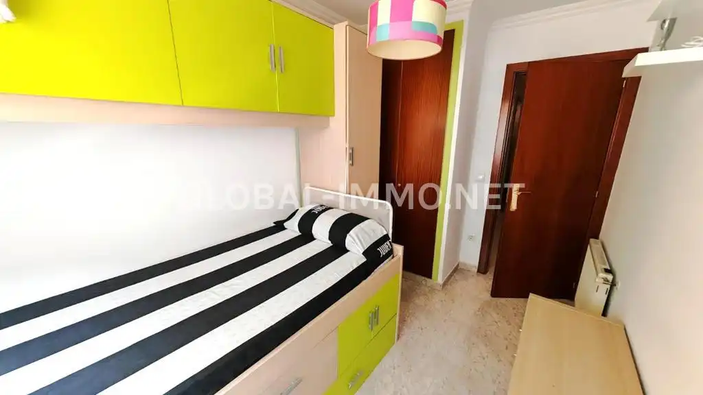 Habitación de Apartamento en venta en Roses con Calefacción, Terraza y Amueblado