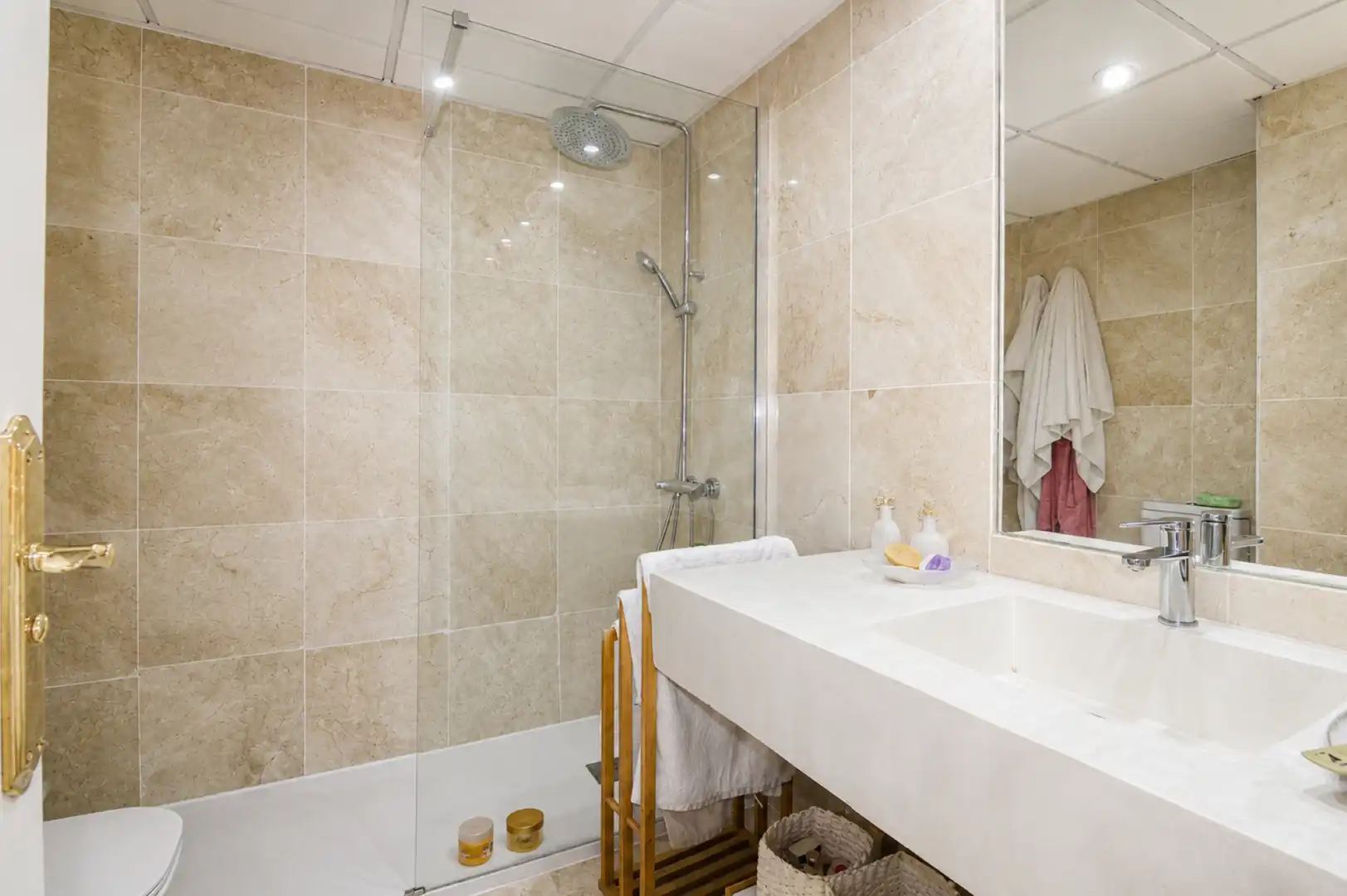 Bathroom of Flat for rent in Marbella  with Terrace and Swimming Pool
