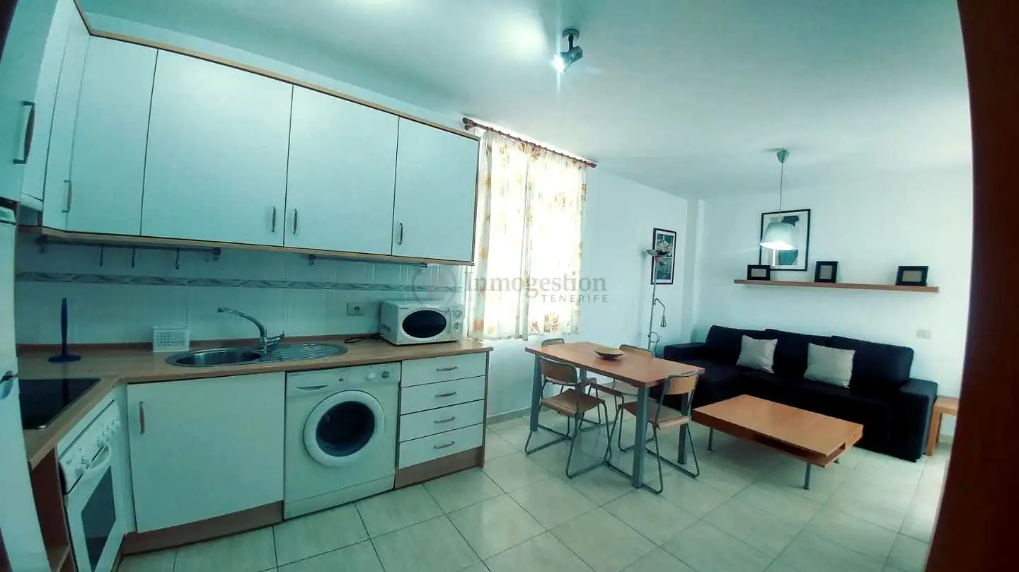 Vista exterior de Apartament en venda en Adeje amb Balcó i Piscina comunitària