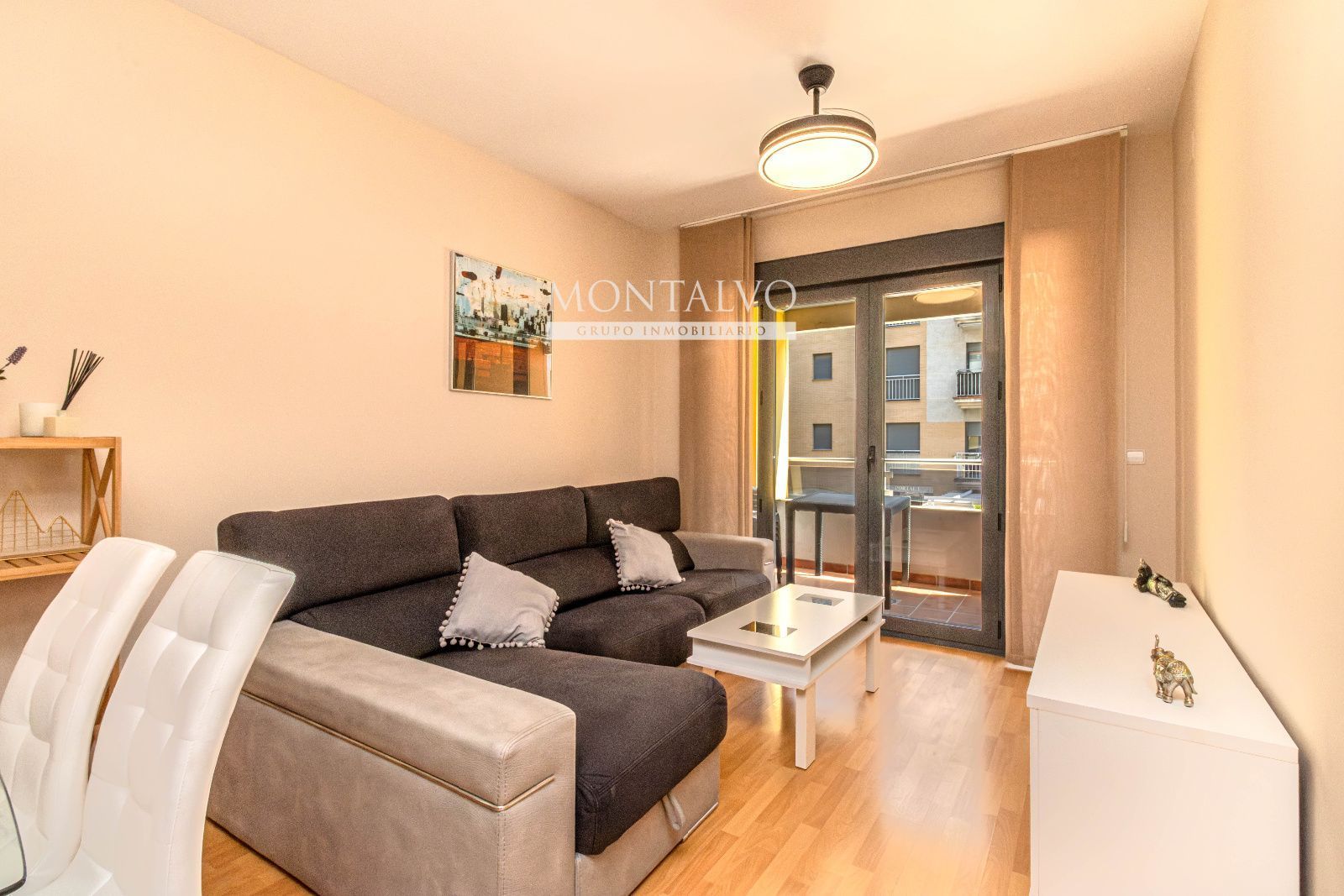 Living room of Flat to rent in  Granada Capital  with Air Conditioner, Heating and Terrace