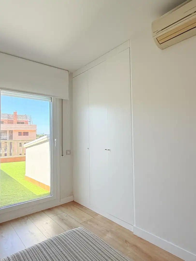 Dormitori de Casa o xalet en venda en Sant Boi de Llobregat amb Aire condicionat, Calefacció i Jardí privat
