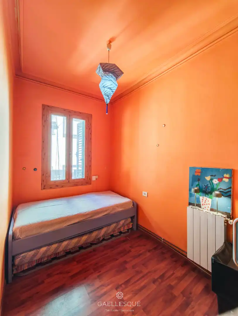 Dormitori de Casa adosada en venda en Barcelona amb Calefacció, Jardí privat i Terrassa