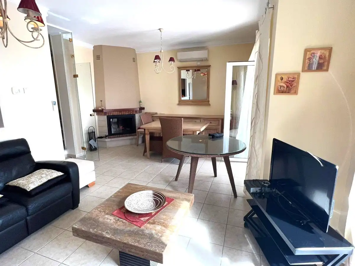 Wohnzimmer von Einfamilien-Reihenhaus zum Verkauf in Mijas mit Klimaanlage, Heizung und Terrasse