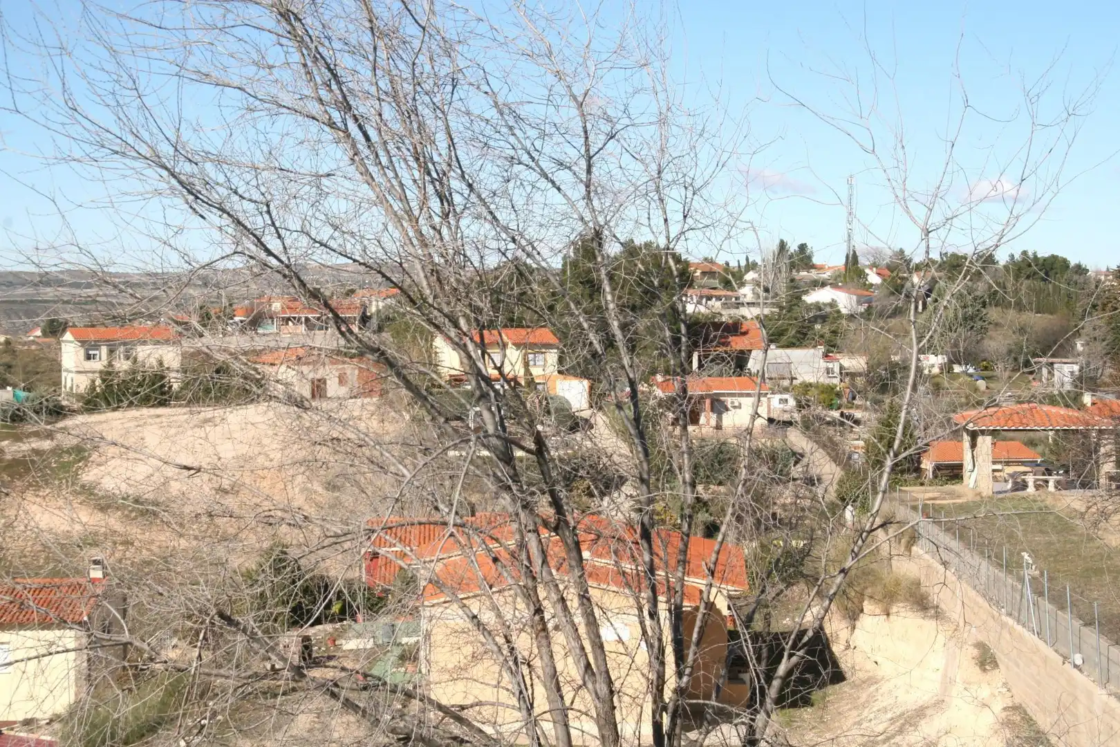 Vista exterior de Casa o xalet en venda en Barajas de Melo amb Aire condicionat, Calefacció i Jardí privat