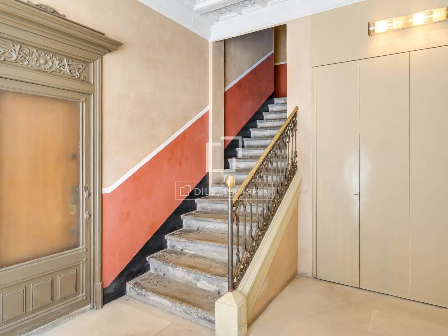 Flat for sale in Barcelona  with Air Conditioner, Heating and Furnished