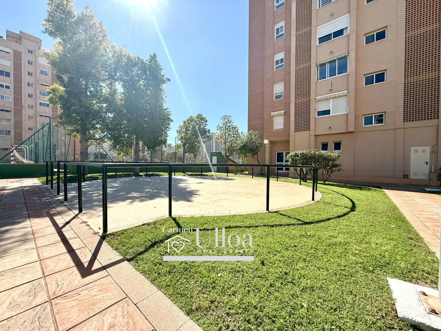 Vista exterior de Apartamento en venta en Alicante / Alacant con Jardín privado y Piscina comunitaria