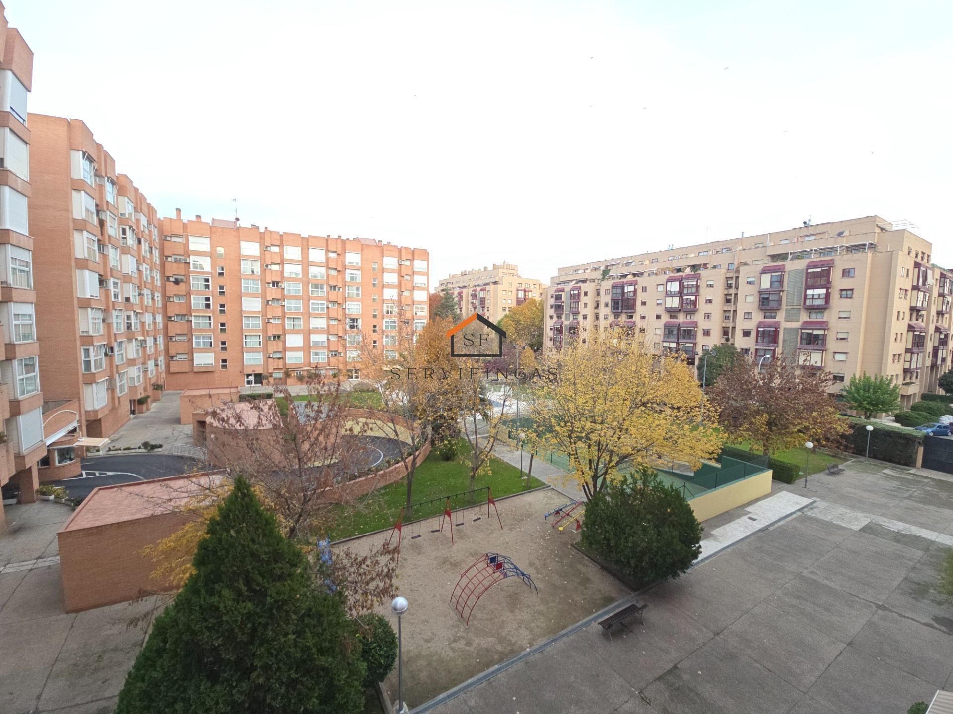 Exterior view of Flat to rent in  Madrid Capital  with Air Conditioner, Heating and Private garden