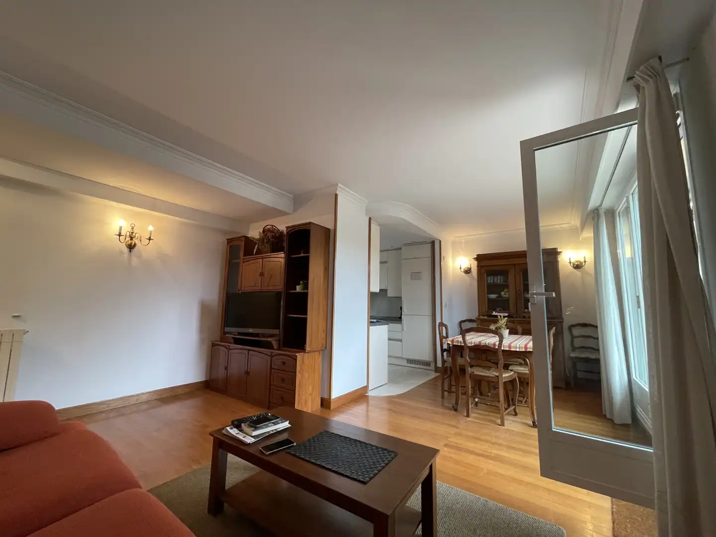 Sala d'estar de Pis de lloguer en Donostia - San Sebastián  amb Calefacció, Jardí privat i Terrassa