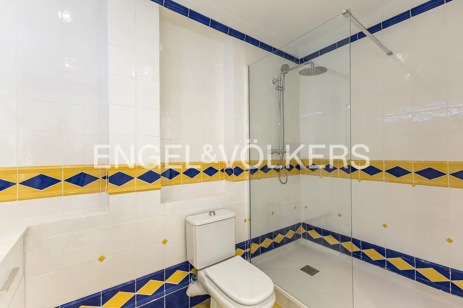 Baño de Casa o chalet de alquiler en Corbera de Llobregat con Aire acondicionado, Calefacción y Jardín privado
