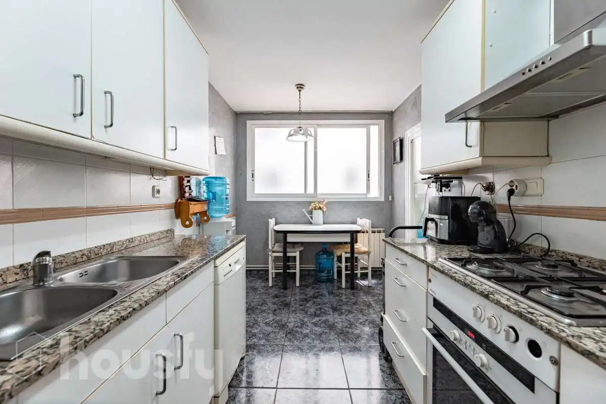 Cocina de Piso en venta en Barcelona con Aire acondicionado, Calefacción y Amueblado