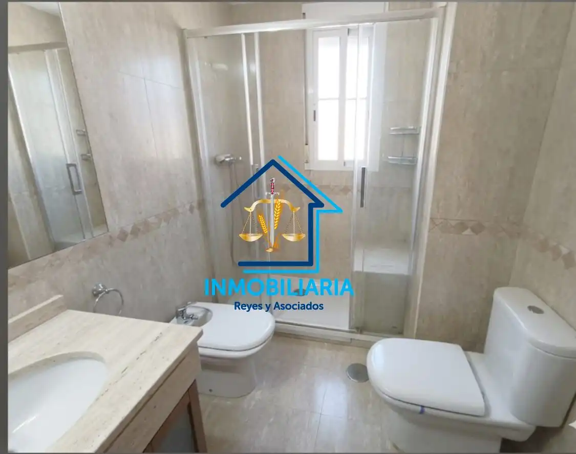 Badezimmer von Wohnung zum Verkauf in Córdoba mit Klimaanlage, Terrasse und Möbliert