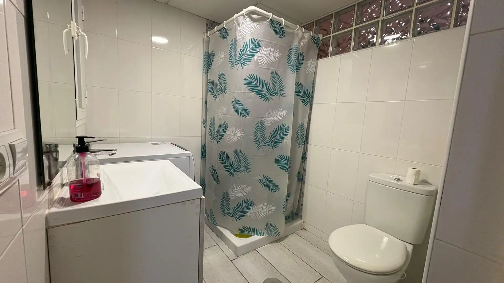 Badezimmer von Wohnung zur Miete in Málaga mit Klimaanlage und Möbliert