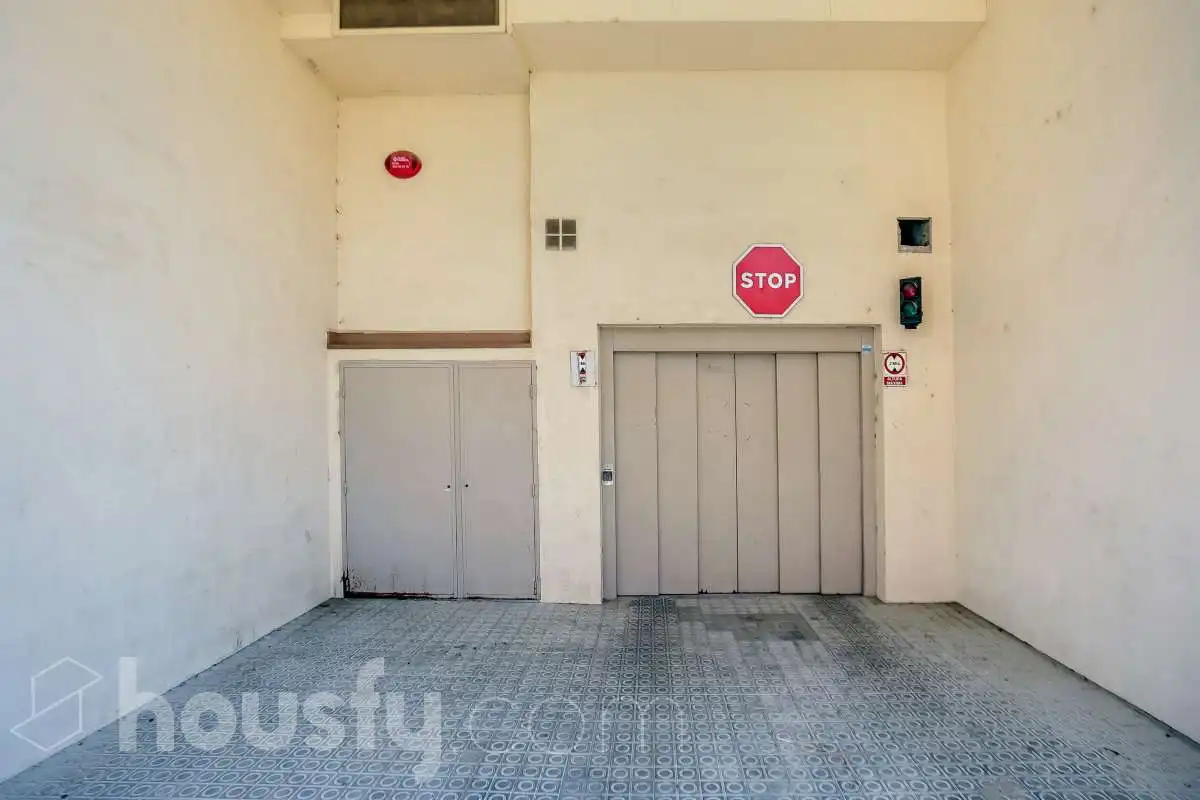 Aparcament de Dúplex en venda en Sant Vicenç de Castellet amb Aire condicionat, Terrassa i Traster
