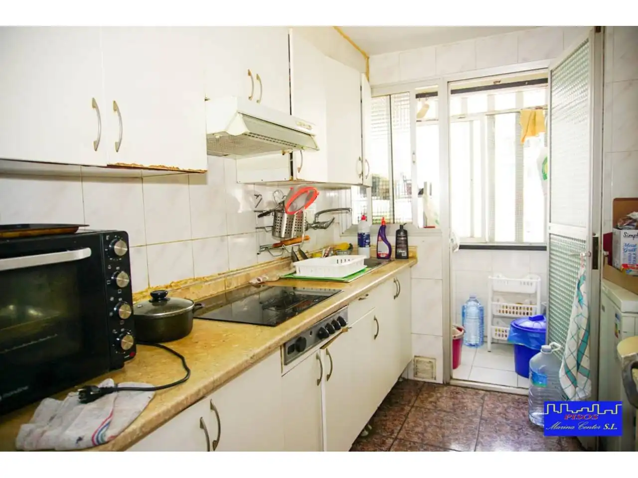 Kitchen of Flat for sale in L'Hospitalet de Llobregat  with Balcony and Alarm