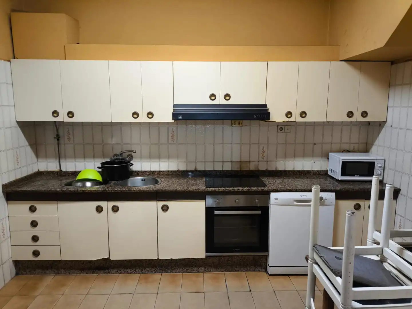 Cuina de Casa o xalet en venda en Carballo amb Jardí privat i Terrassa