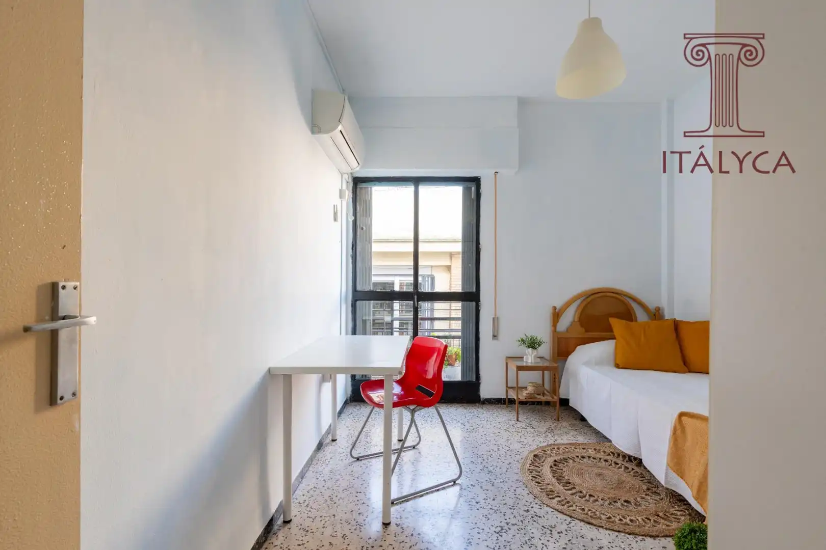 Bedroom of Flat for sale in Sevilla  with Air Conditioner and Terrace