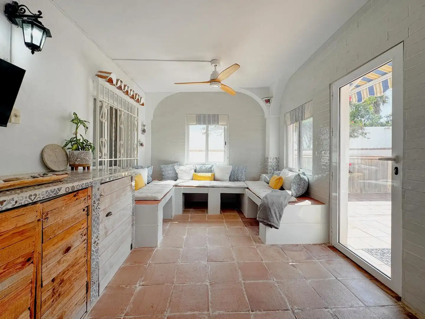 Sala de estar de Casa o chalet en venta en Nerja con Aire acondicionado, Jardín privado y Terraza