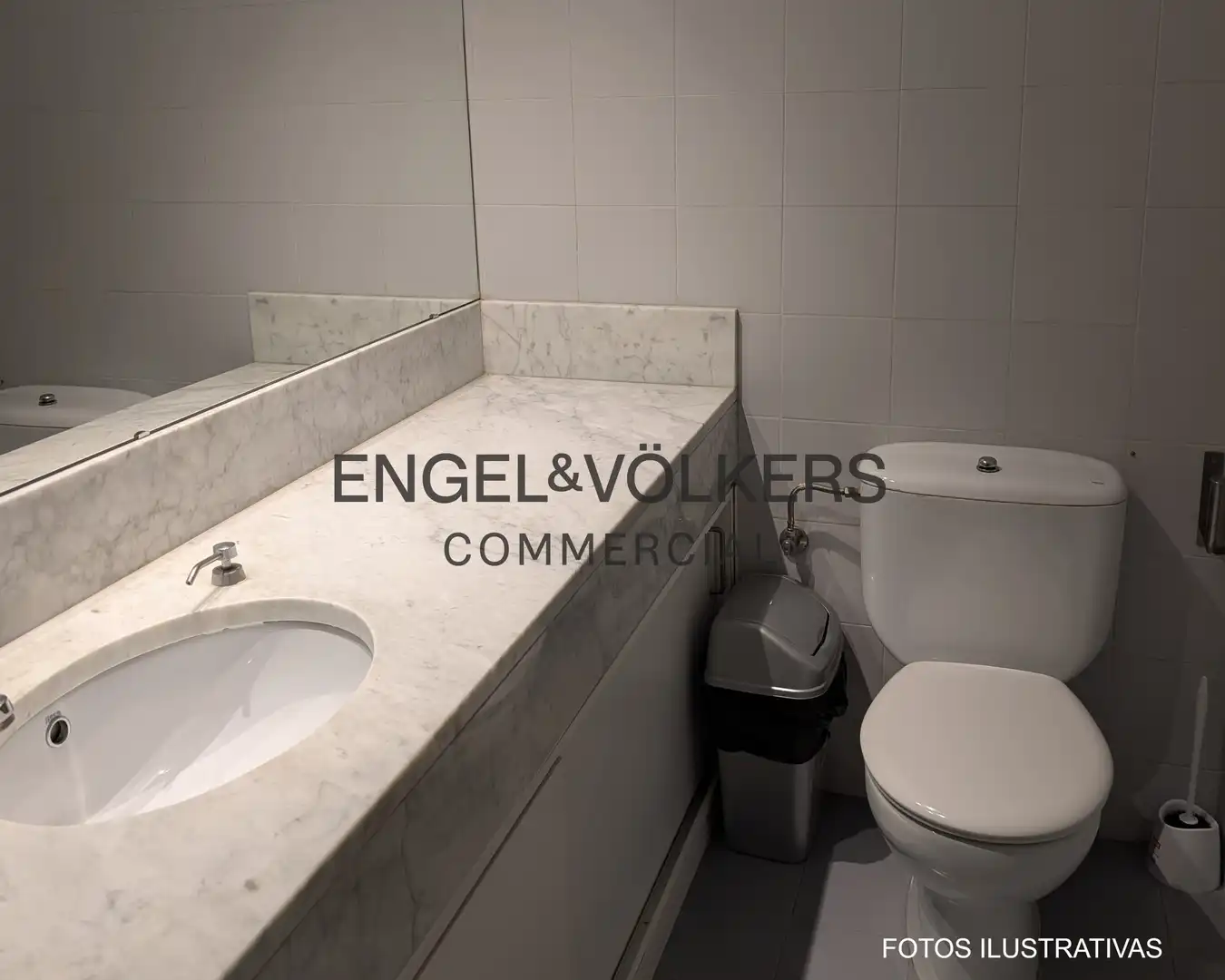 Bathroom of Office for rent in Barcelona  with Air Conditioner