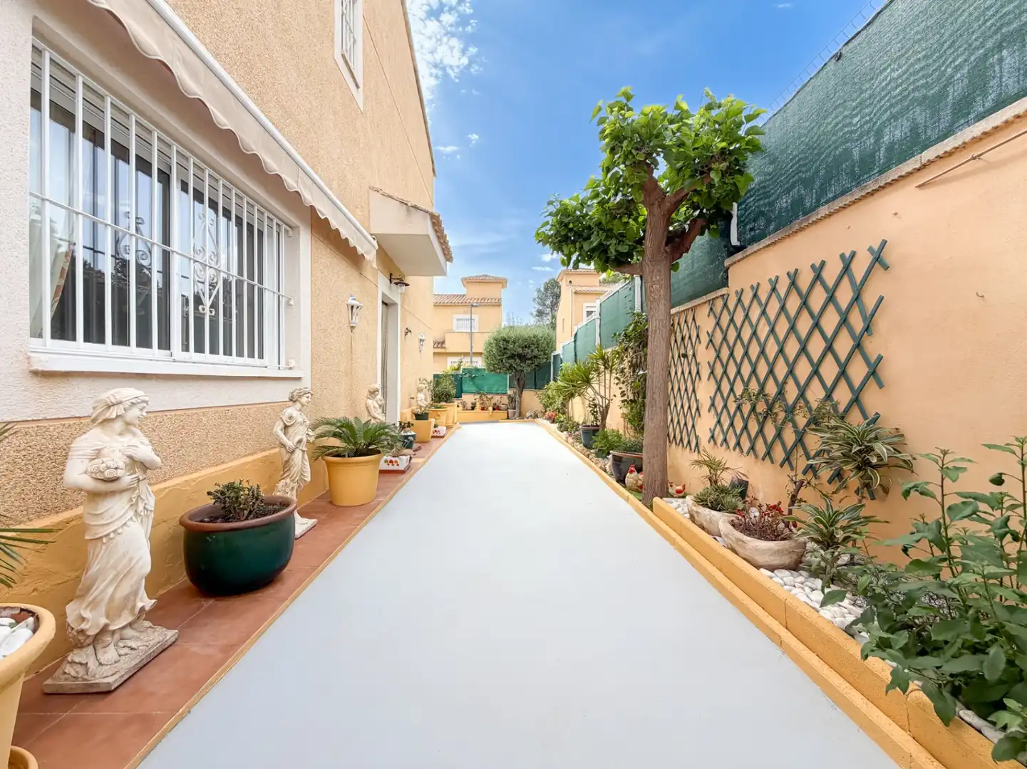 Vista exterior de Casa o xalet en venda en Aigües amb Aire condicionat, Jardí privat i Terrassa