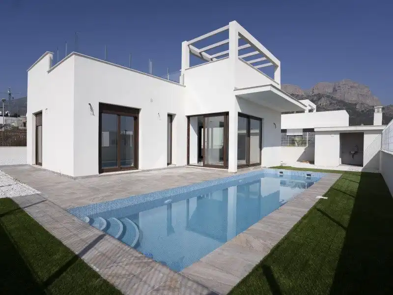 Chalet con piscina en venta en Casco urbano