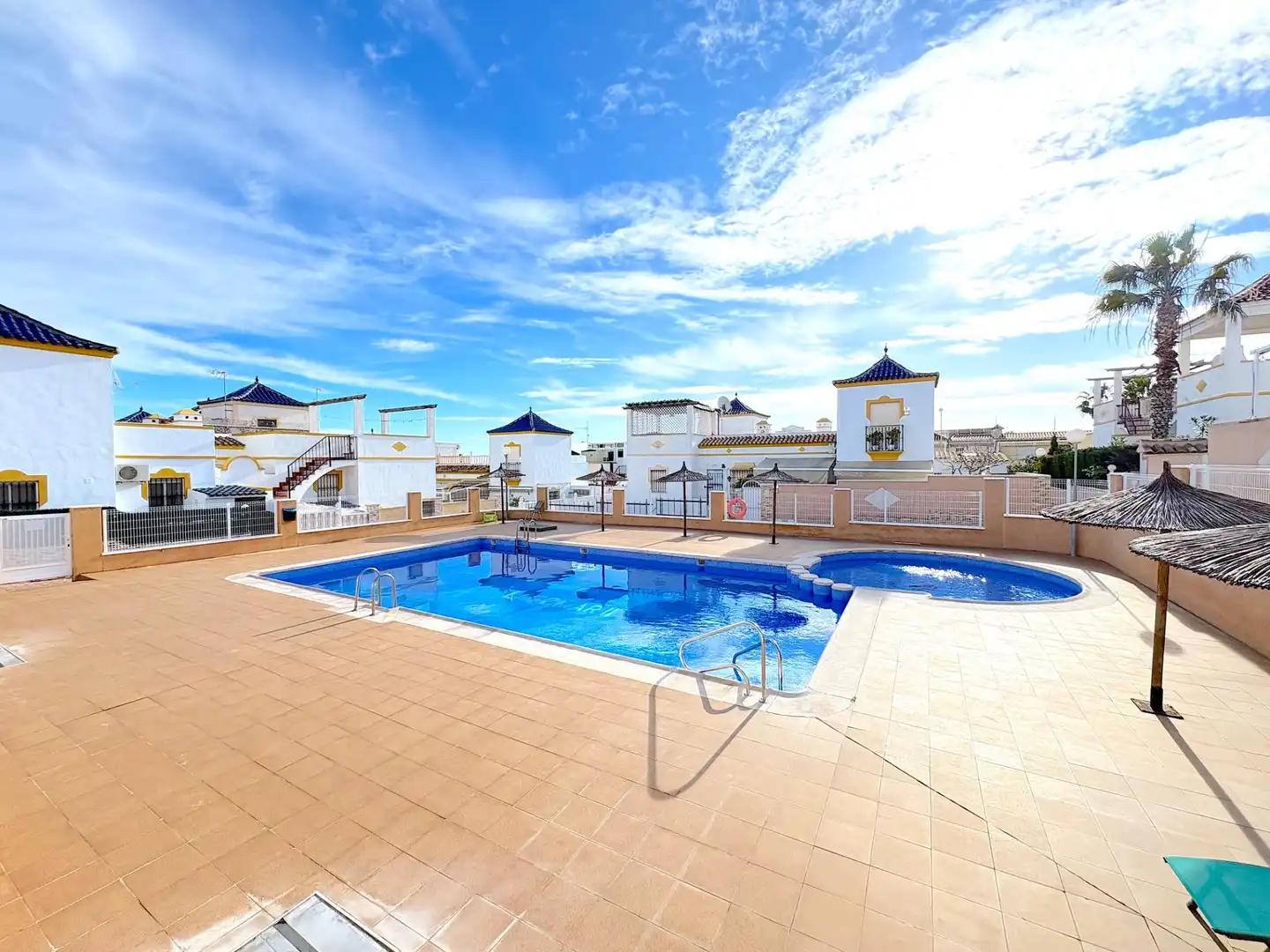 Casa con piscina en venta en Los Balcones - Los Altos