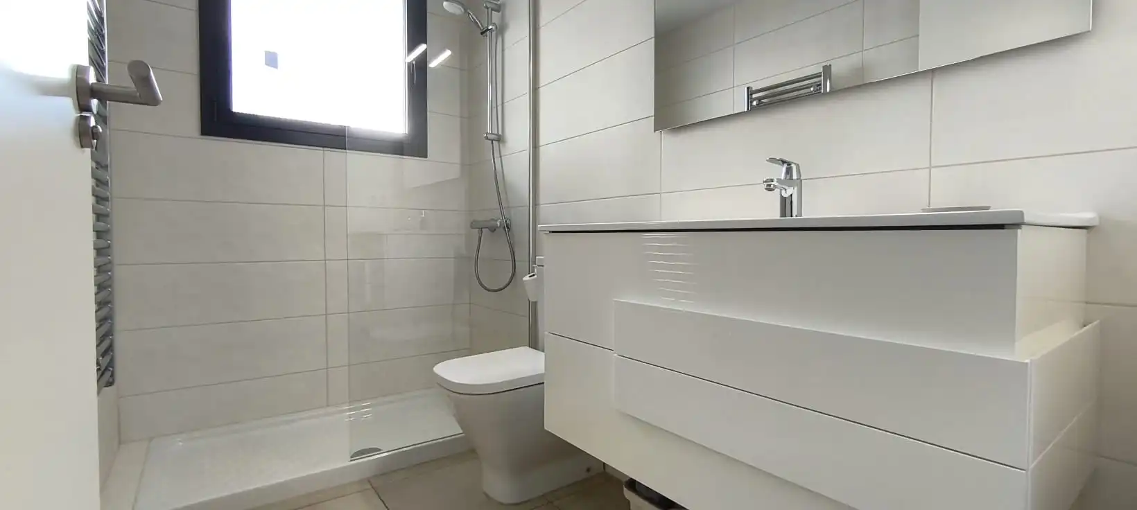 Badezimmer von Wohnung zum Verkauf in L'Hospitalet de Llobregat mit Klimaanlage, Heizung und Parkett