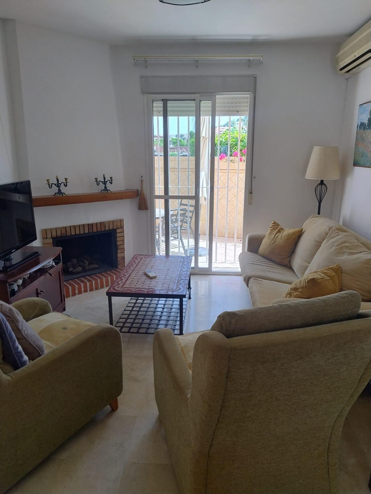 Living room of Single-family semi-detached to rent in Fuengirola  with Terrace