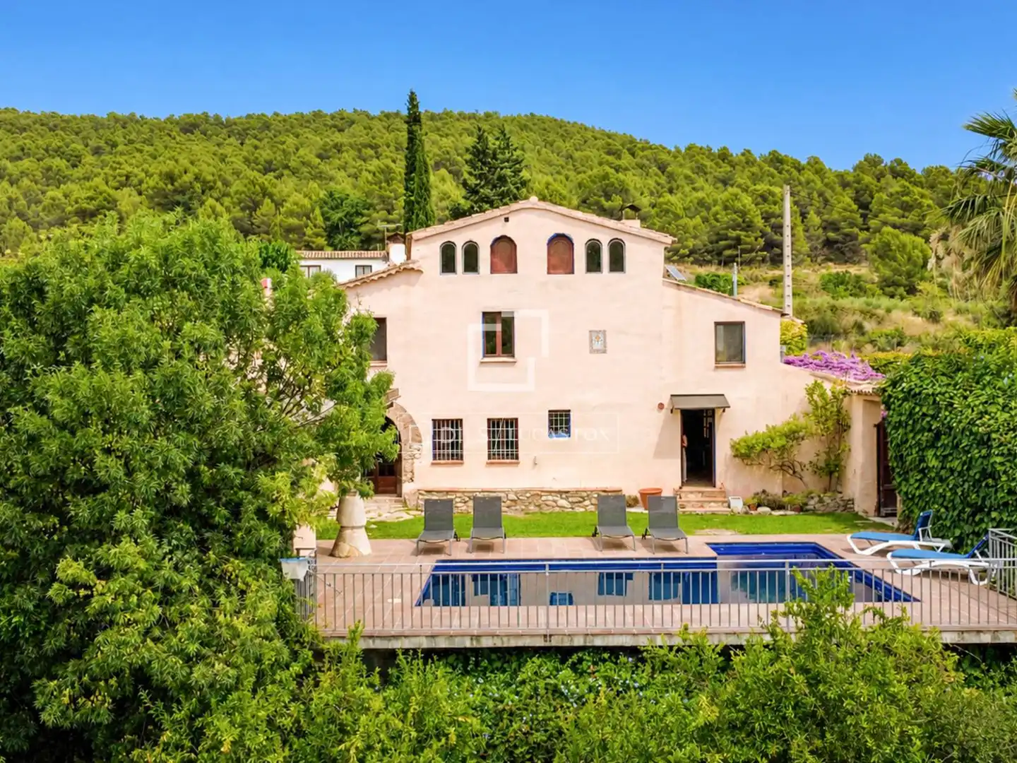 Maison rustique avec piscine à vendre à Torrelles de Foix