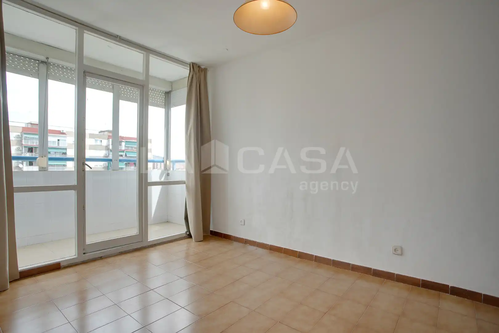 Habitación de Piso en venta en L'Hospitalet de Llobregat con Calefacción y Balcón