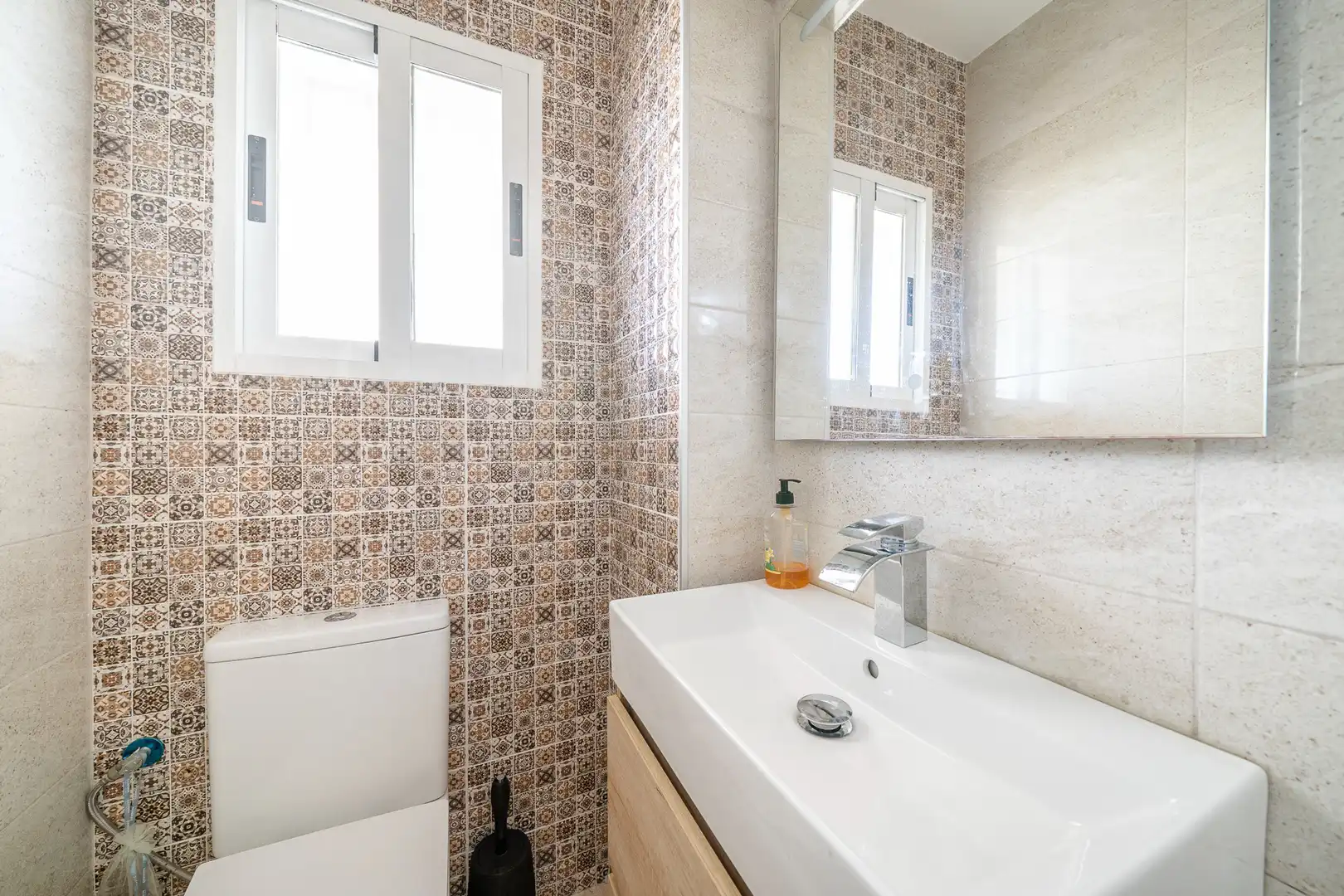 Baño de Casa adosada en venta en Guardamar del Segura con Aire acondicionado, Jardín privado y Terraza