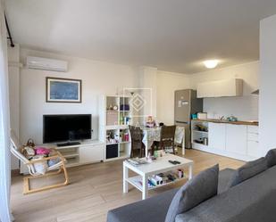 Living room of Flat for sale in Girona Capital  with Air Conditioner, Heating and Balcony